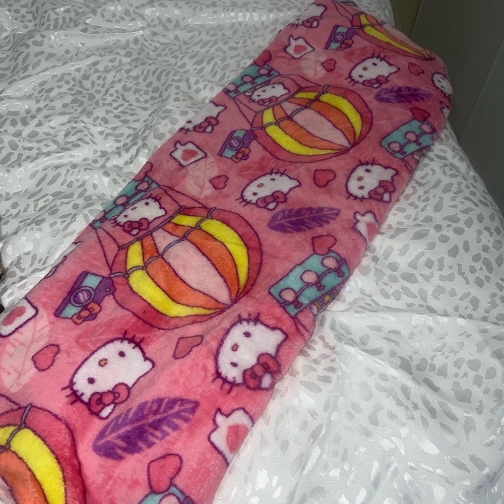 hello kitty throw - Picture 2 of 2
